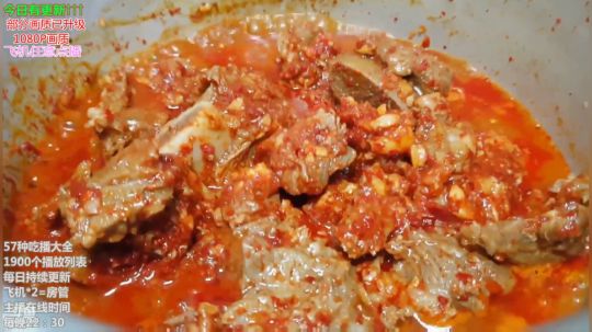 我在斗鱼看暖声小靖哥直播美食视频