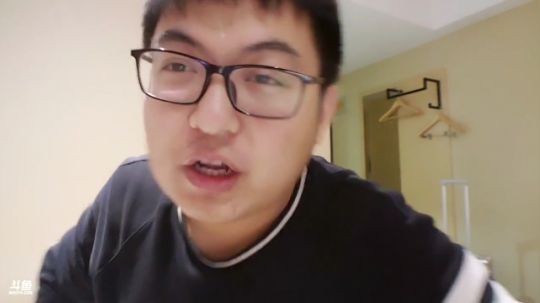 我在斗鱼看火力堂主直播户外