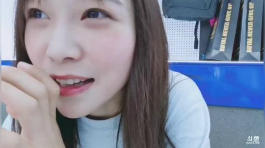 肖淑洁生命中的光和盐发布了一个斗鱼视频2019-12-22