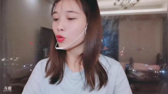 我在斗鱼看百变姑姑肖淑洁直播户外