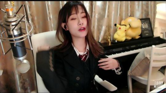 喵老师的圣诞树发布了一个斗鱼视频2019-12-24