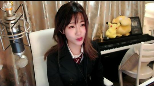 喵老师的圣诞树发布了一个斗鱼视频2019-12-24