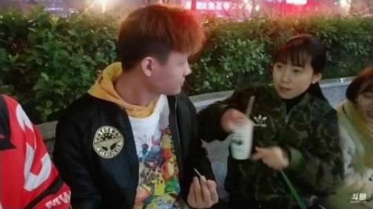 烙铁扎心了发布了一个斗鱼视频2019-12-24