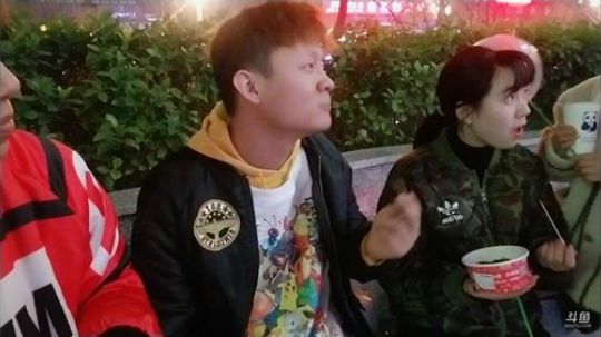 烙铁扎心了发布了一个斗鱼视频2019-12-24
