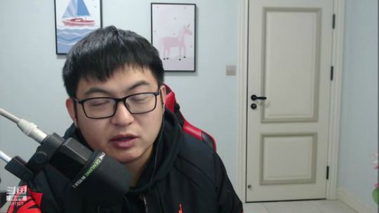 我在斗鱼看火力堂主直播户外