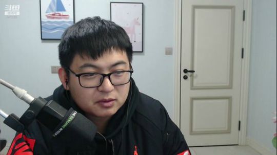 我在斗鱼看火力堂主直播户外
