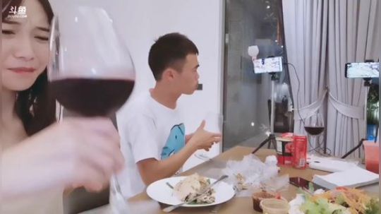 肖淑洁生命中的光和盐发布了一个斗鱼视频2019-12-25