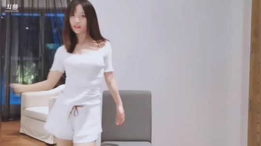肖淑洁生命中的光和盐发布了一个斗鱼视频2019-12-25