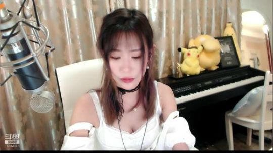 喵老师的圣诞树发布了一个斗鱼视频2019-12-26