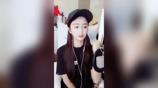 登月团丶离去发布了一个斗鱼视频2019-12-26