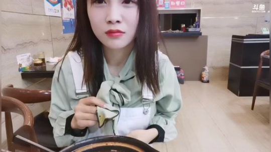 肖淑洁生命中的光和盐发布了一个斗鱼视频2019-12-27