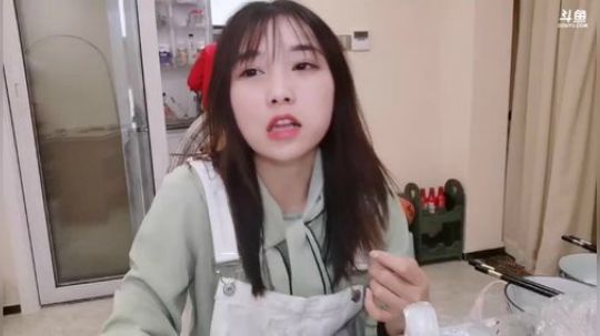 肖淑洁生命中的光和盐发布了一个斗鱼视频2019-12-27