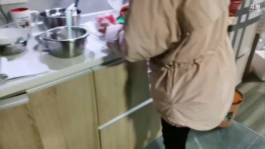 平安夜圣诞老人准备派送苹果 2019-12-24 22点场