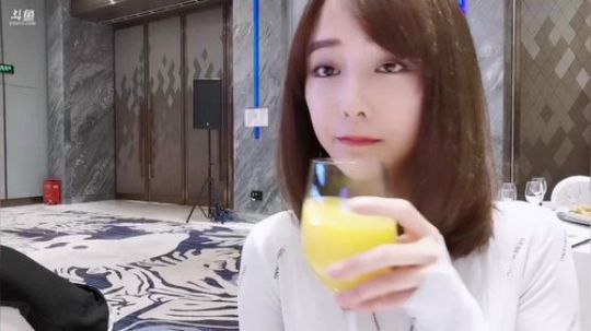 悉悉好美我爱了发布了一个斗鱼视频2019-12-28