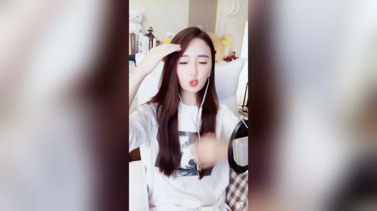 登月团丶离去发布了一个斗鱼视频2019-12-28