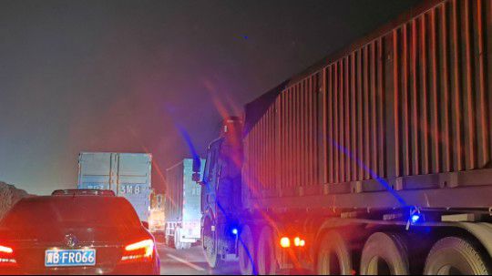 高速回唐山，竟然就堵车了