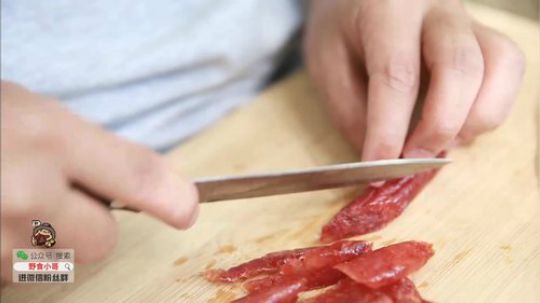 我在斗鱼看野食小哥直播美食