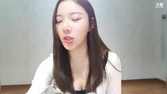 小姨子：新的一周啦 2019-12-30 19点场