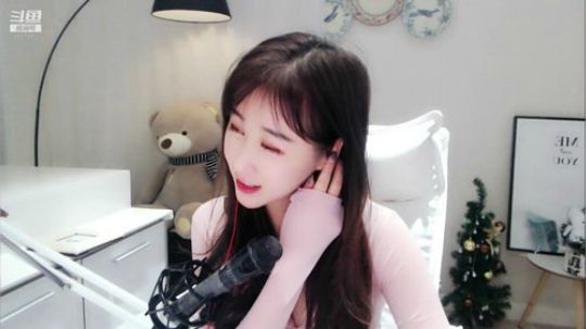 天暗TAN发布了一个斗鱼视频2019-12-30