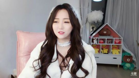 HHHISHHH发布了一个斗鱼视频2019-12-31