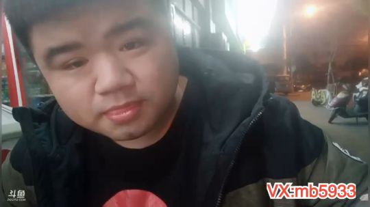 我在斗鱼看做个疯子直播户外