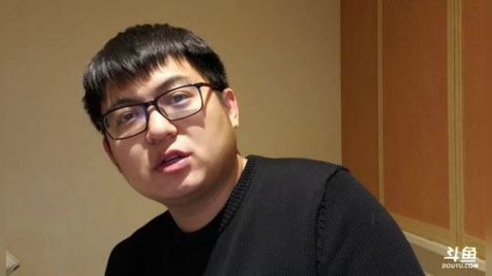 我在斗鱼看火力堂主直播户外