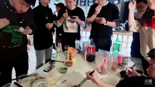 我在斗鱼看DL丶拖米直播王者荣耀