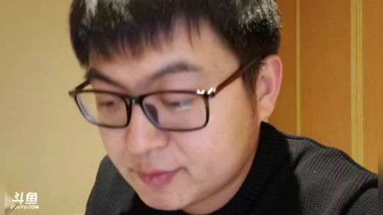 我在斗鱼看火力堂主直播户外
