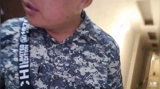 我在斗鱼看威海大叔直播美食