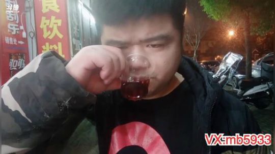 我在斗鱼看做个疯子直播户外