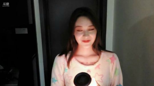悉悉好美我爱了发布了一个斗鱼视频2020-01-06