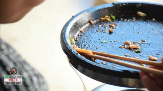 我在斗鱼看野食小哥直播美食