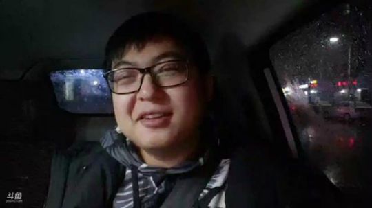 我在斗鱼看火力堂主直播户外