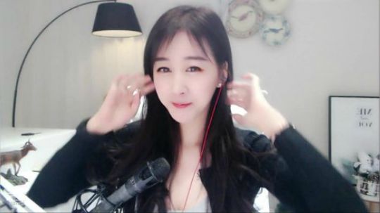 我在斗鱼看珊儿兔兔兔直播舞蹈