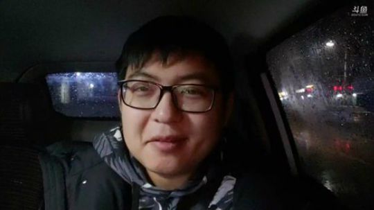 我在斗鱼看火力堂主直播户外