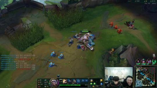 我在斗鱼看即将拥有人鱼线的PDD直播英雄联盟