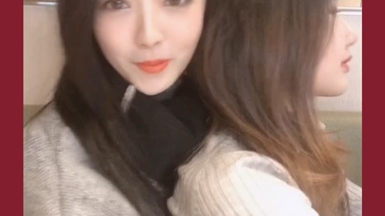 今晚有直播，戴眼镜啵，
