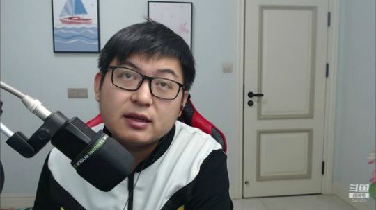 我在斗鱼看火力堂主直播户外