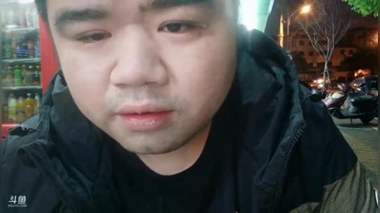我在斗鱼看做个疯子直播户外