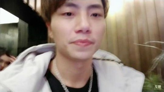 烙铁扎心了发布了一个斗鱼视频2020-01-12