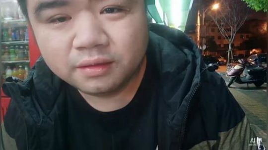 我在斗鱼看做个疯子直播户外