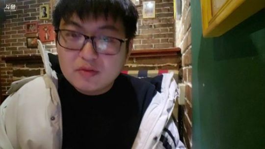 我在斗鱼看火力堂主直播户外