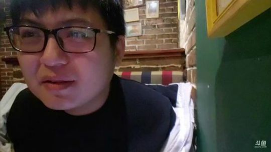 我在斗鱼看火力堂主直播户外