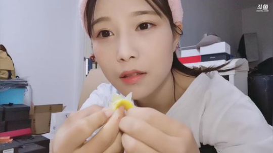 肖淑洁生命中的光和盐发布了一个斗鱼视频2020-01-15