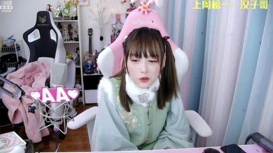 菜菜的瓜皮帽发布了一个斗鱼视频2020-01-15