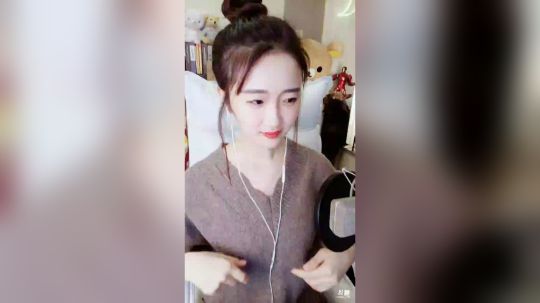 登月团丶离去发布了一个斗鱼视频2020-01-18