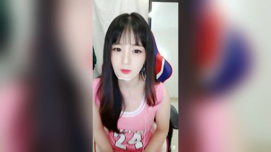 我在斗鱼看小新的抹茶直播颜值