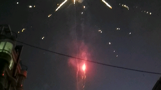 放了个烟花
祝各位新年快乐