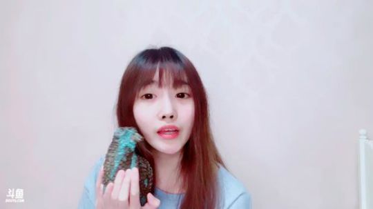 今天素颜一下哈 2020-01-26 21点场