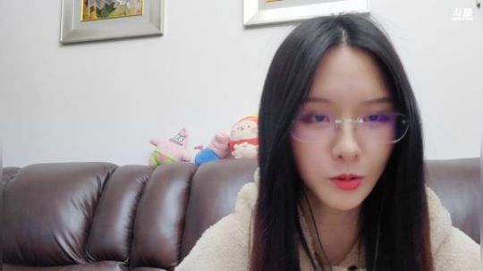 菜菜的瓜皮帽发布了一个斗鱼视频2020-01-27